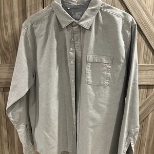 Under Armour Men's Casual Gray Button-Down Shirt